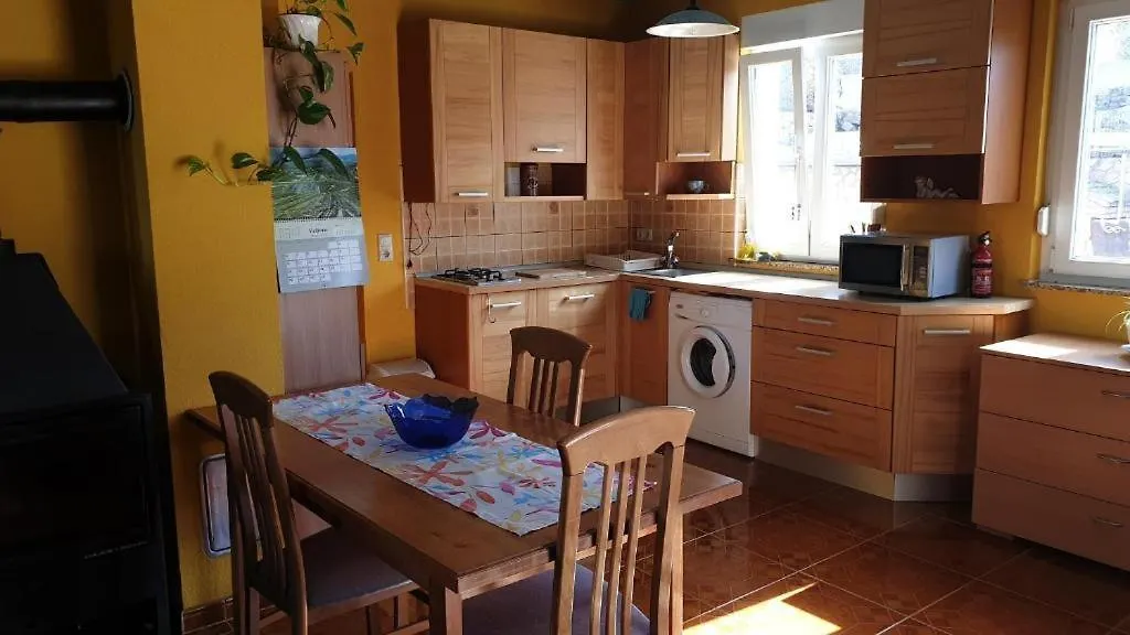 Guest house Apartments Roses Dobrinj