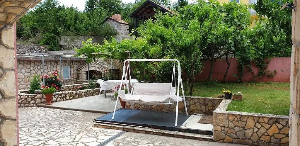 Apartments Roses Dobrinj Guest house