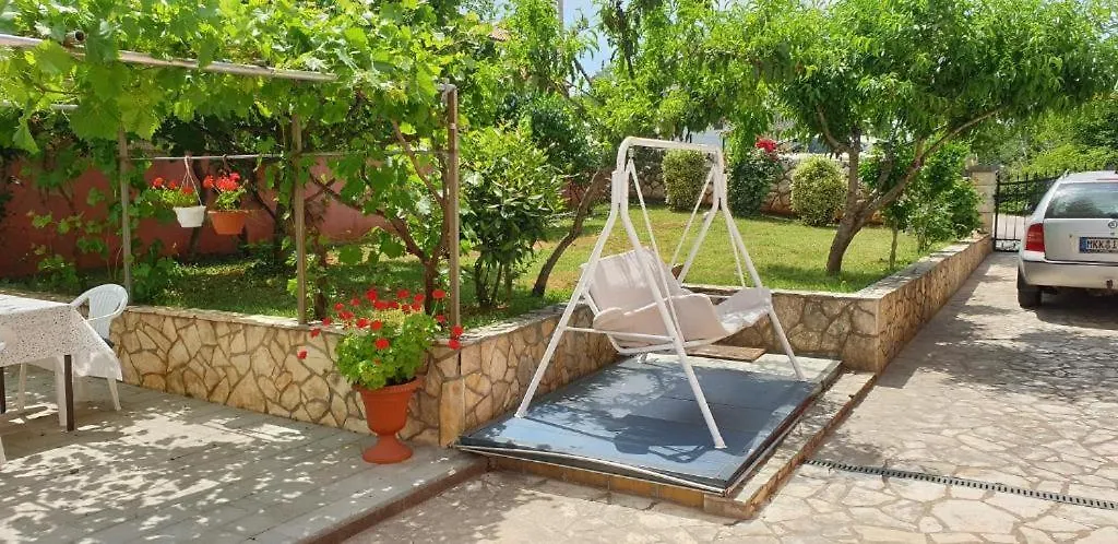 Apartments Roses Dobrinj Guest house