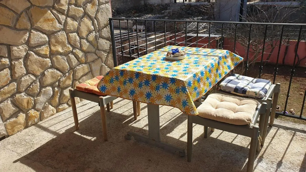 Guest house Apartments Roses Dobrinj
