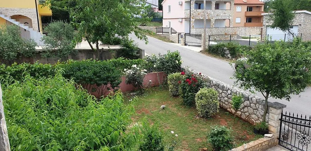 Apartments Roses Dobrinj 0*,